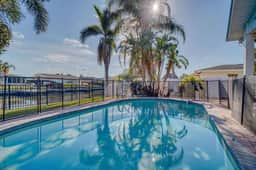 Direct Bay Access - close to the Beach & the Stadium Stadium| Pool| 3BR