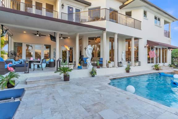 FTL lux Mansion - Pool - Close to beach.