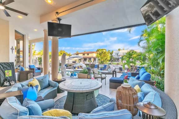 FTL lux Mansion - Pool - Close to beach.