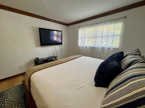 Coconut Creek Poolside Retreat