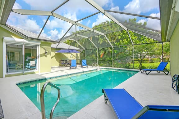 Naples Escape w/ pool 4br